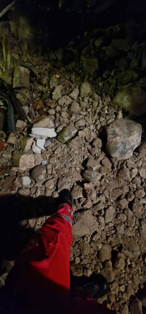 Crollo nel centro storico di Cosenza: attivato il pronto intervento, Croce Rossa in campo (FOTO) 2 WhatsApp Image 2026 03 27 at 21.30.56