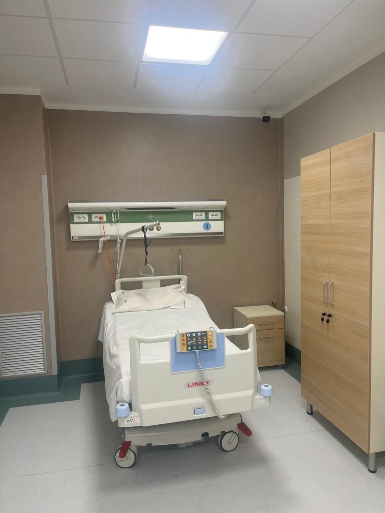 Annunziata di Cosenza, la Nefrologia si rifà il look: nuovi ecografi e reparto hi-tech per i pazienti renali (FOTO) 1 nefrologia annunziata