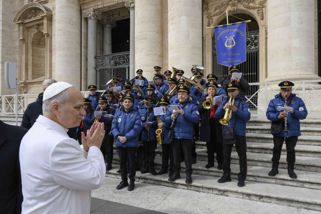 Quando la musica prega, la Banda di Orsomarso in udienza dal Papa e al Bambino Gesù (FOTO) 1 Banda Orsomarso dal Papa due