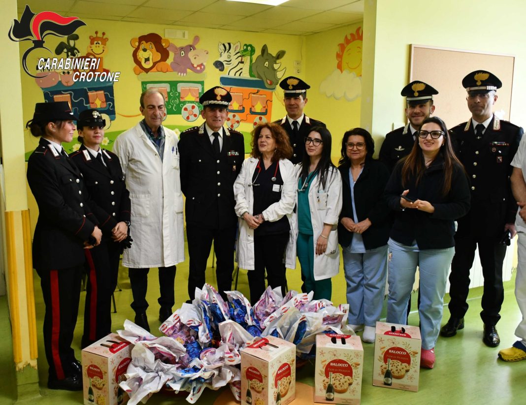 Carabinieri Crotone, visita Pediatria