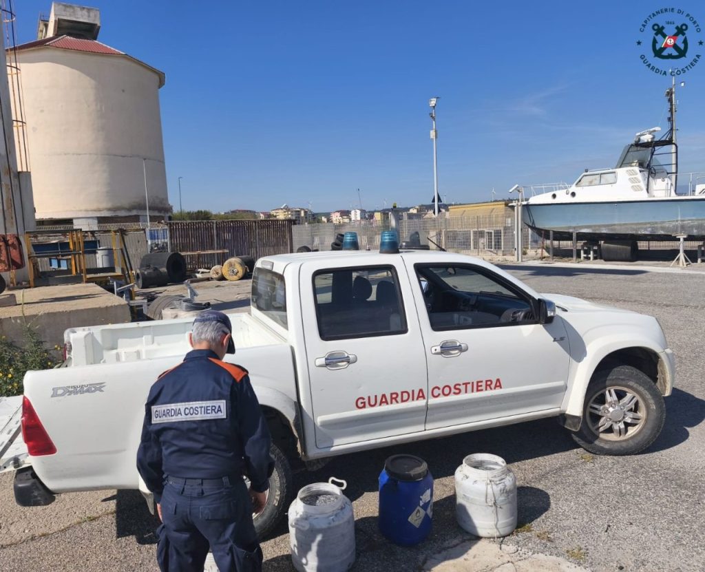 Guardia Costiera Crotone sequestro bianchetto uno