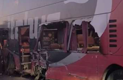 Pullman sfonda il guardrail sull’A2 e finisce contromano: paura all’alba tra Mileto e Rosarno (FOTO) 1 Mileto incidente pulmann A2