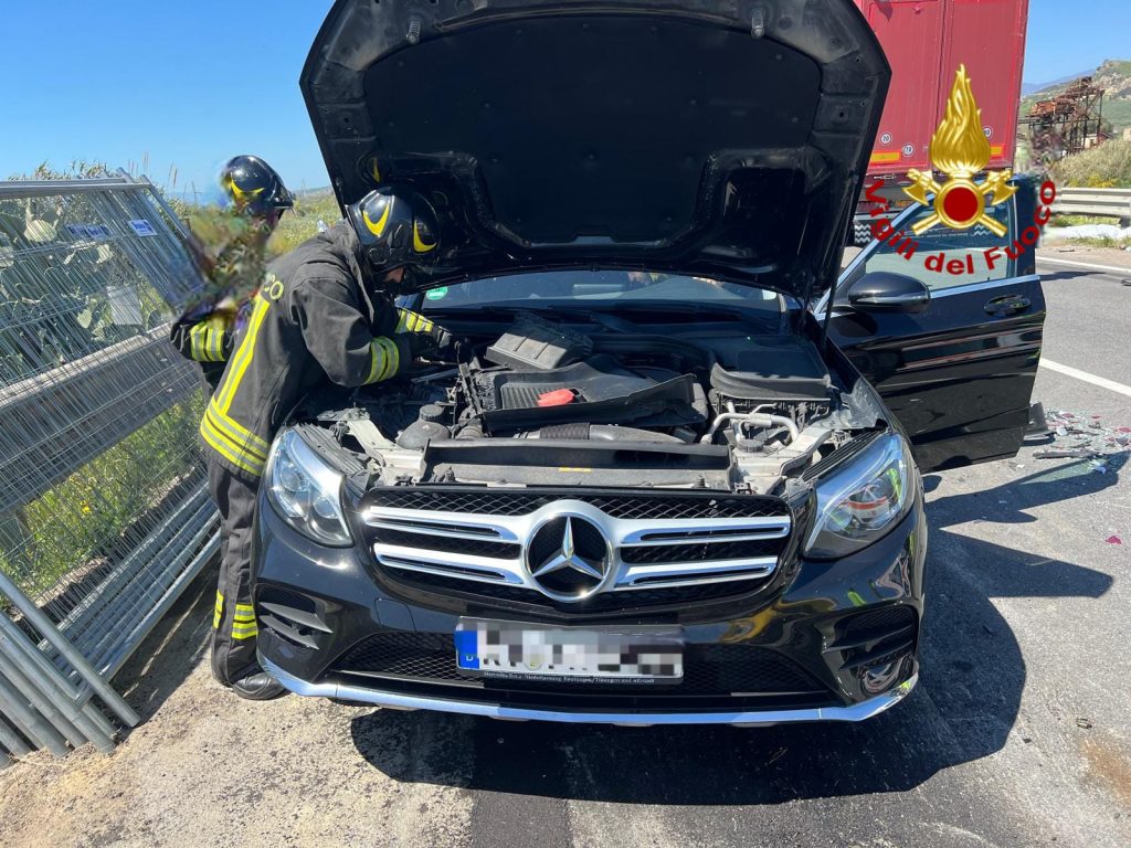 Ancora una tragedia sulla Statale 106: scontro tra auto e tir. Il bilancio è di un morto e quattro feriti (FOTO) 2 PHOTO 2026 04 10 14 01 34 2