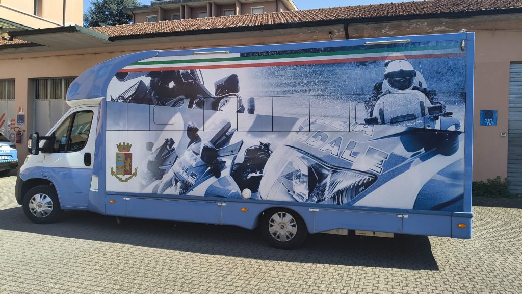 Polizia Catanzaro camper azzurro due