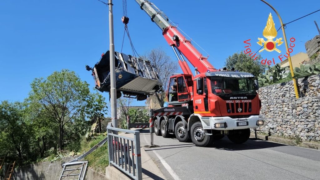 Vigili del Fuoco Catanzaro compattatore Simeri uno