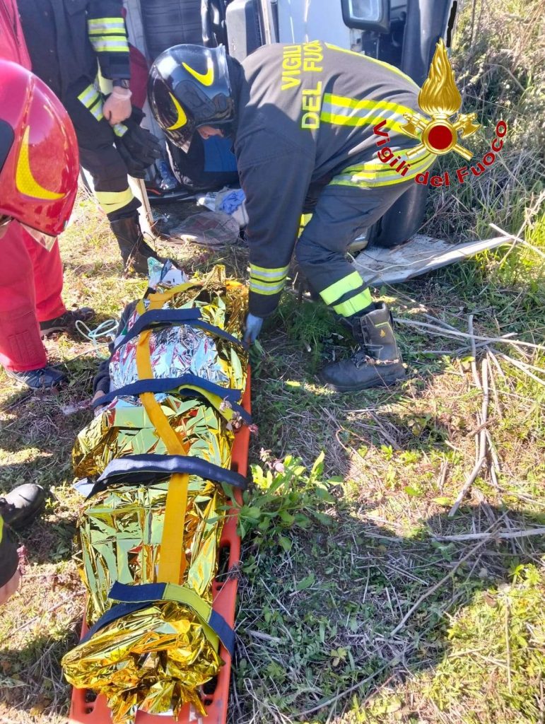Motocarro finisce in una scarpata a San Nicola da Crissa: ferito trasportato in eliambulanza (FOTO) 1 WhatsApp Image 2026 04 11 at 16.45.22 2