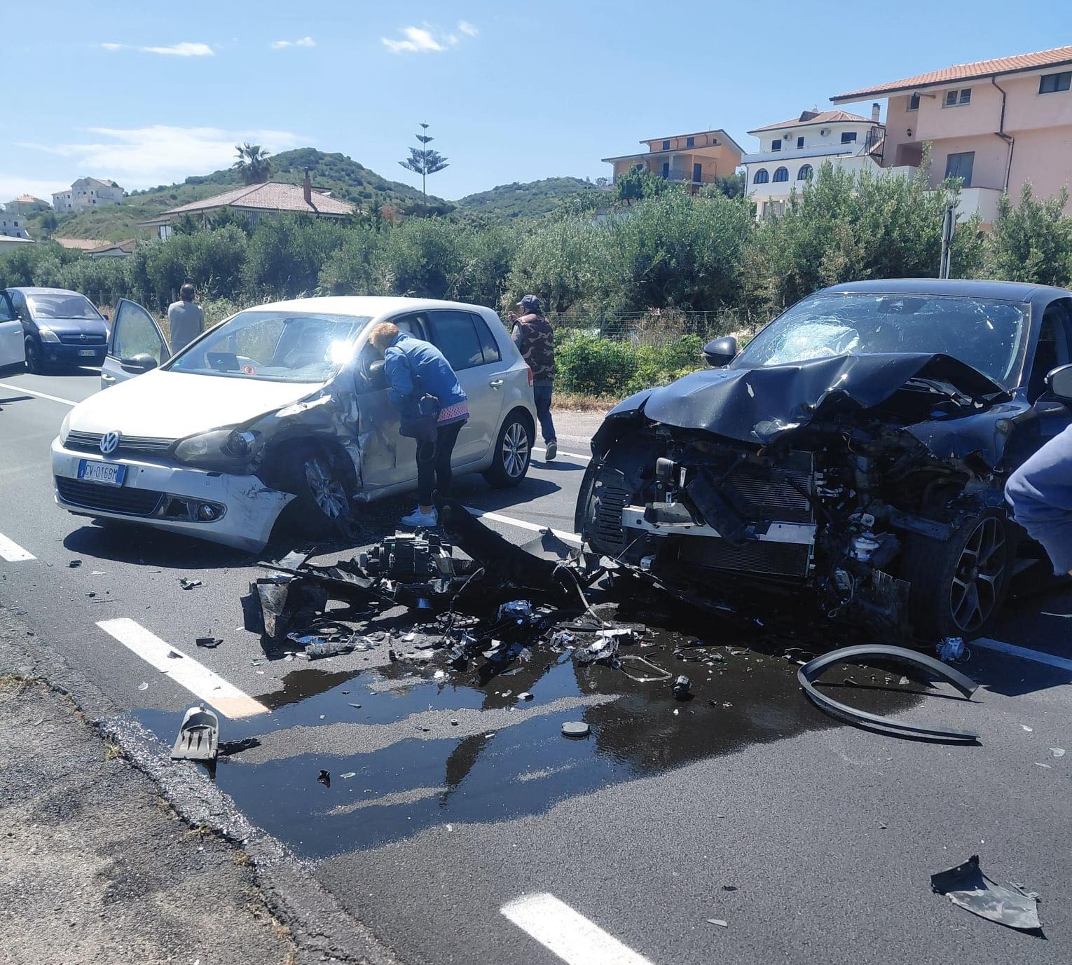 Ancora un incidente sulla Statale 106, scontro tra due auto a ...