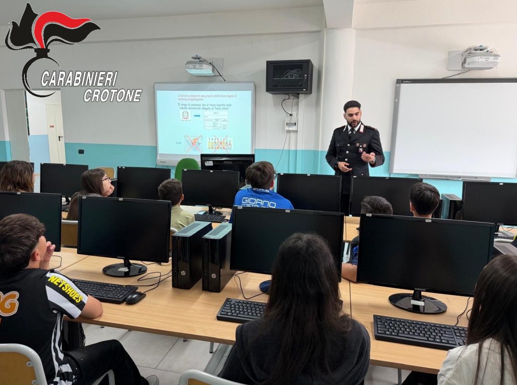 Carabinieri Crotone Ciro a Scuola
