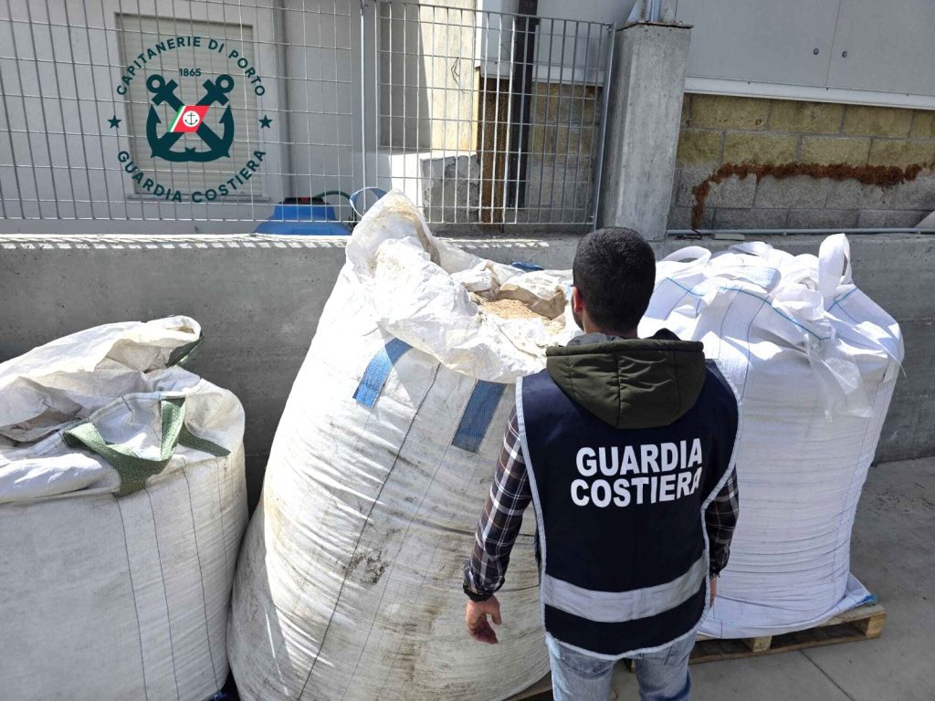 Guardia Costiera di Crotone sequestro area Cutro due