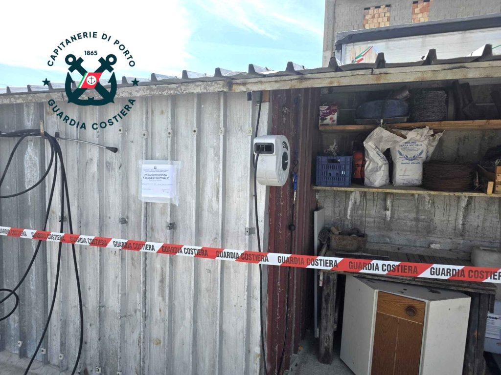 Guardia Costiera di Crotone sequestro area Cutro tre