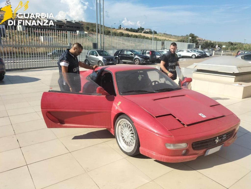 Guardia di Finanza Catanzaro Ferrari due