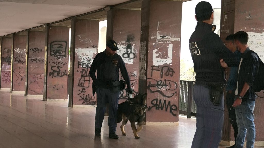 Polizia Catanzaro scuole sicure uno