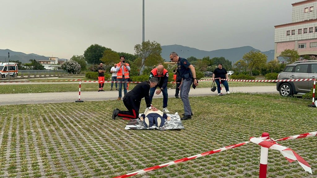 Emergenza a Lamezia Terme: le forze dell'ordine salvano una vita e riaccendono il dibattito sulla cardioprotezione 1 WhatsApp Image 2026 05 20 at 12.51.13